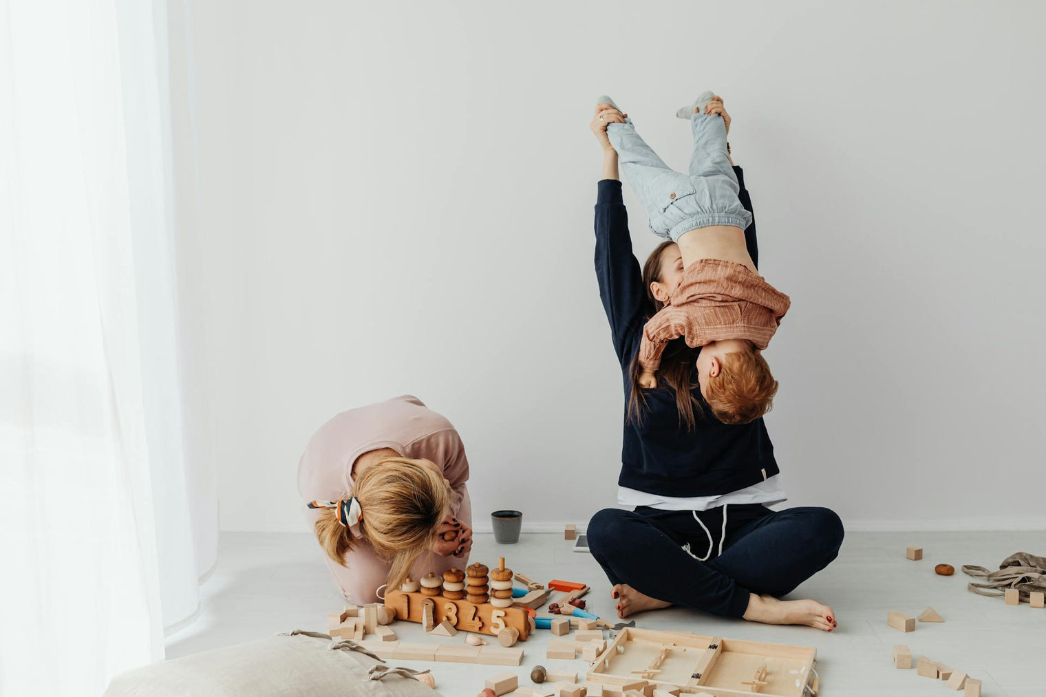 The Secret to Keeping Your Kid Entertained Without a Screen. - Enchanted Toys
